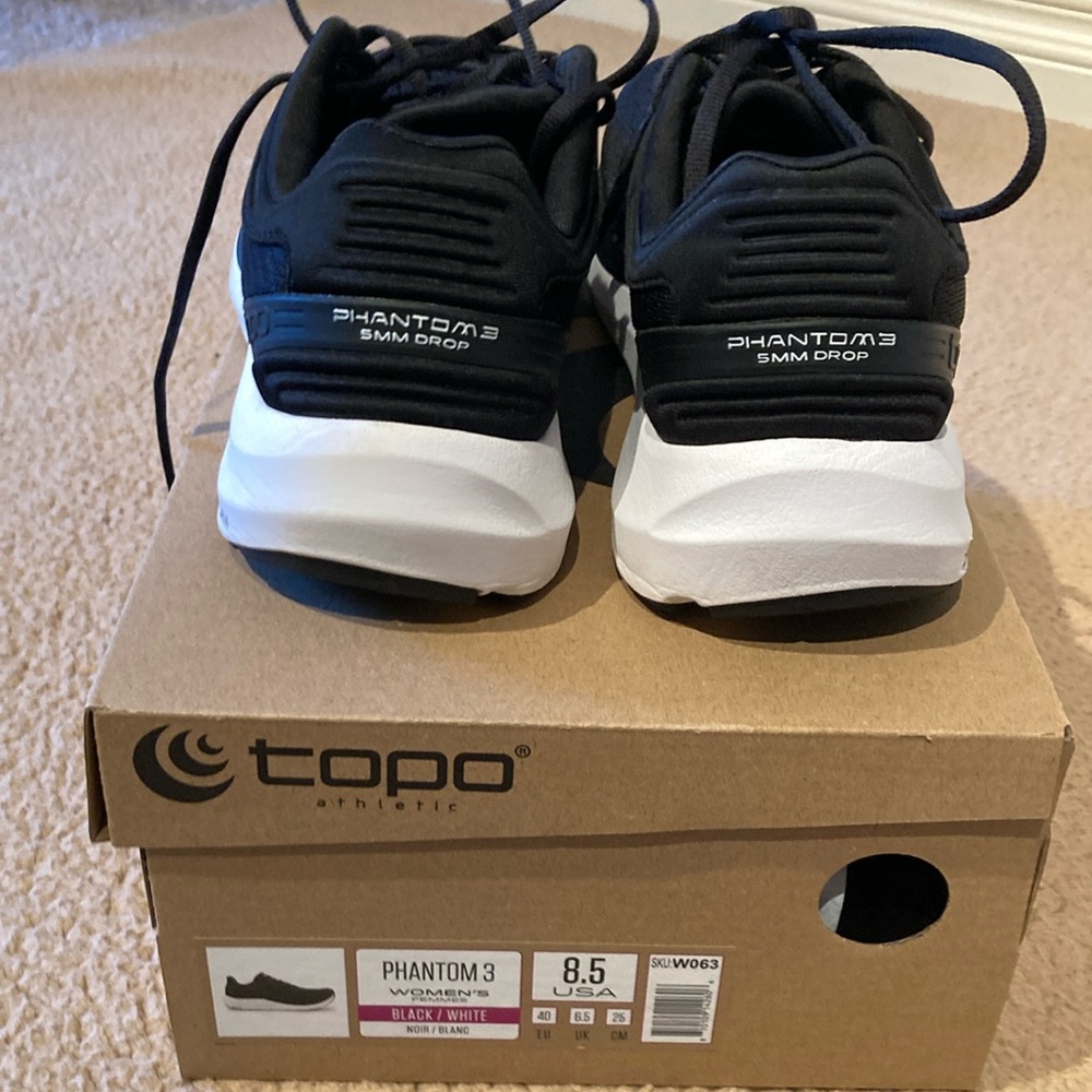 Topo Phantom running shoe size 81/2 black